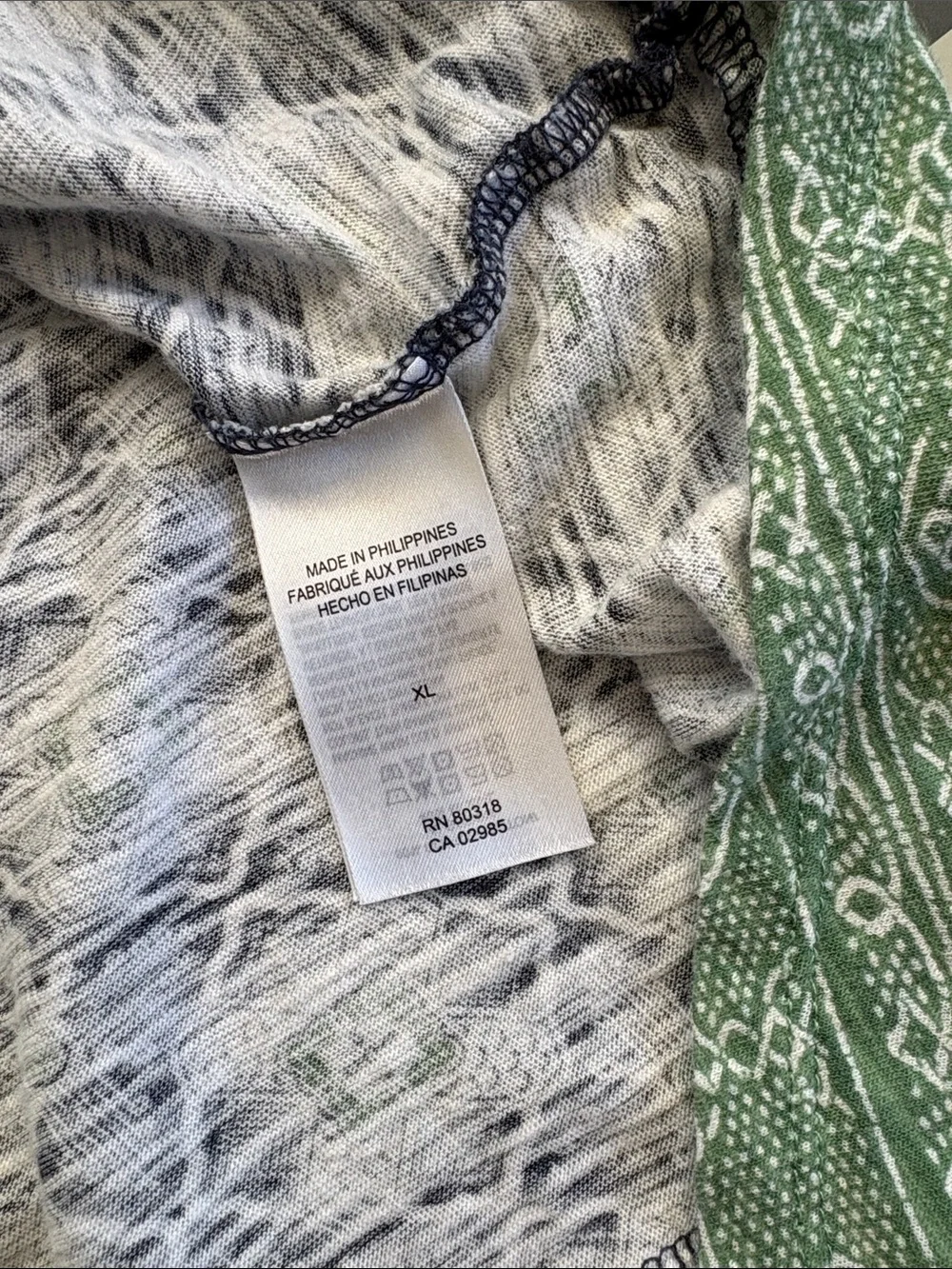 Lucky Brand - Green & Navy Patterned V-Neck Top size XL - Picture 4 of 6